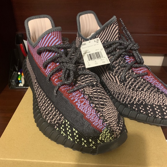 Size 9.5 Adidas Yeezy Yecheil - Picture 2 of 4